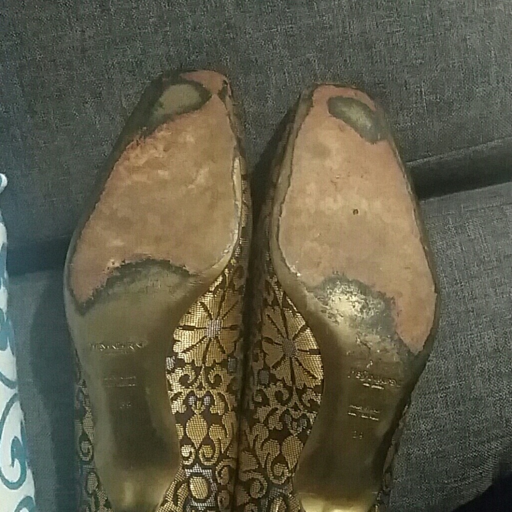 Yves Saint Laurent Gold and Navy Brocade Pumps - Picture 8 of 9